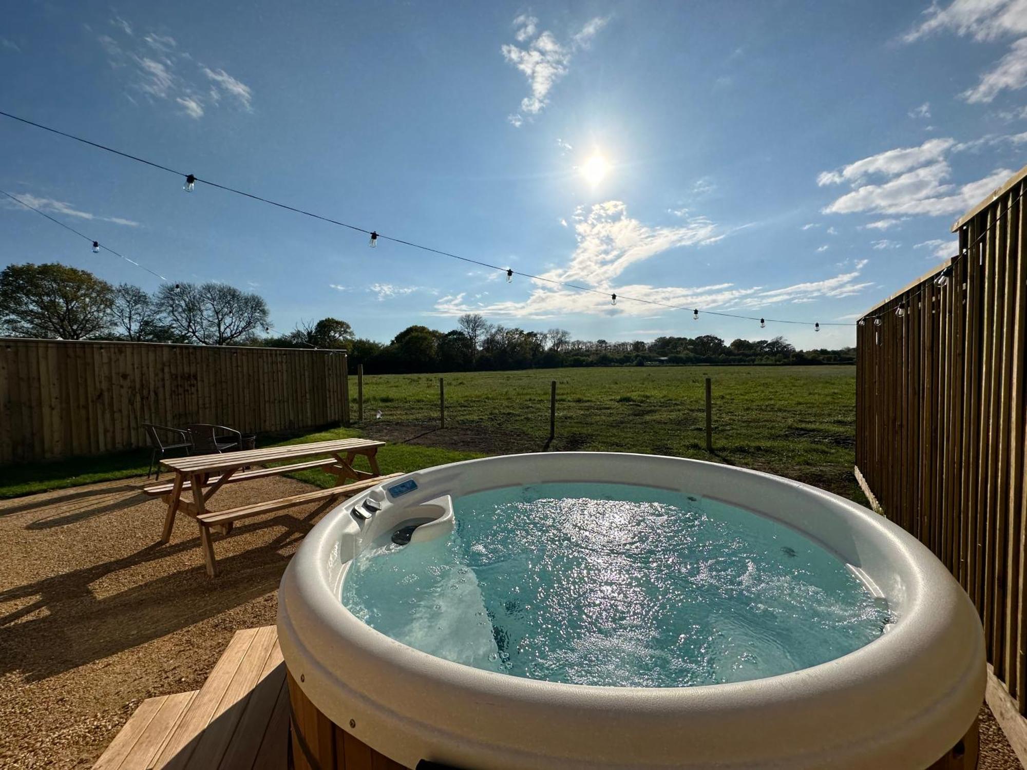 Lois' Pod With Hot Tub, Near Airport Hotel Bristol Exterior photo